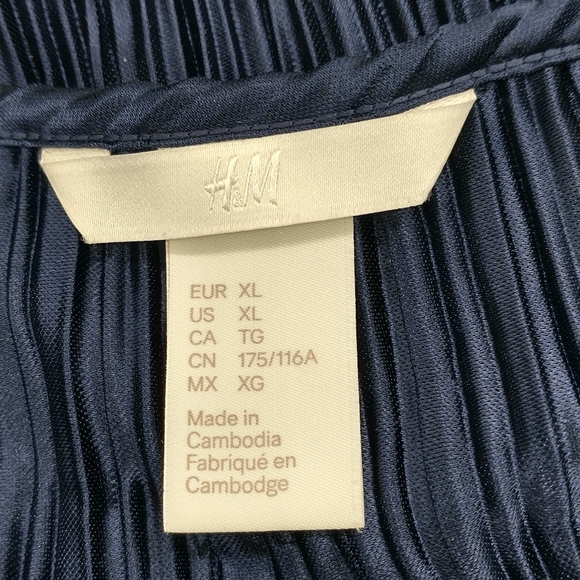 H&M Plisse Pleated Dress Oversized in Navy Women's Size XL - Picture 6 of 6